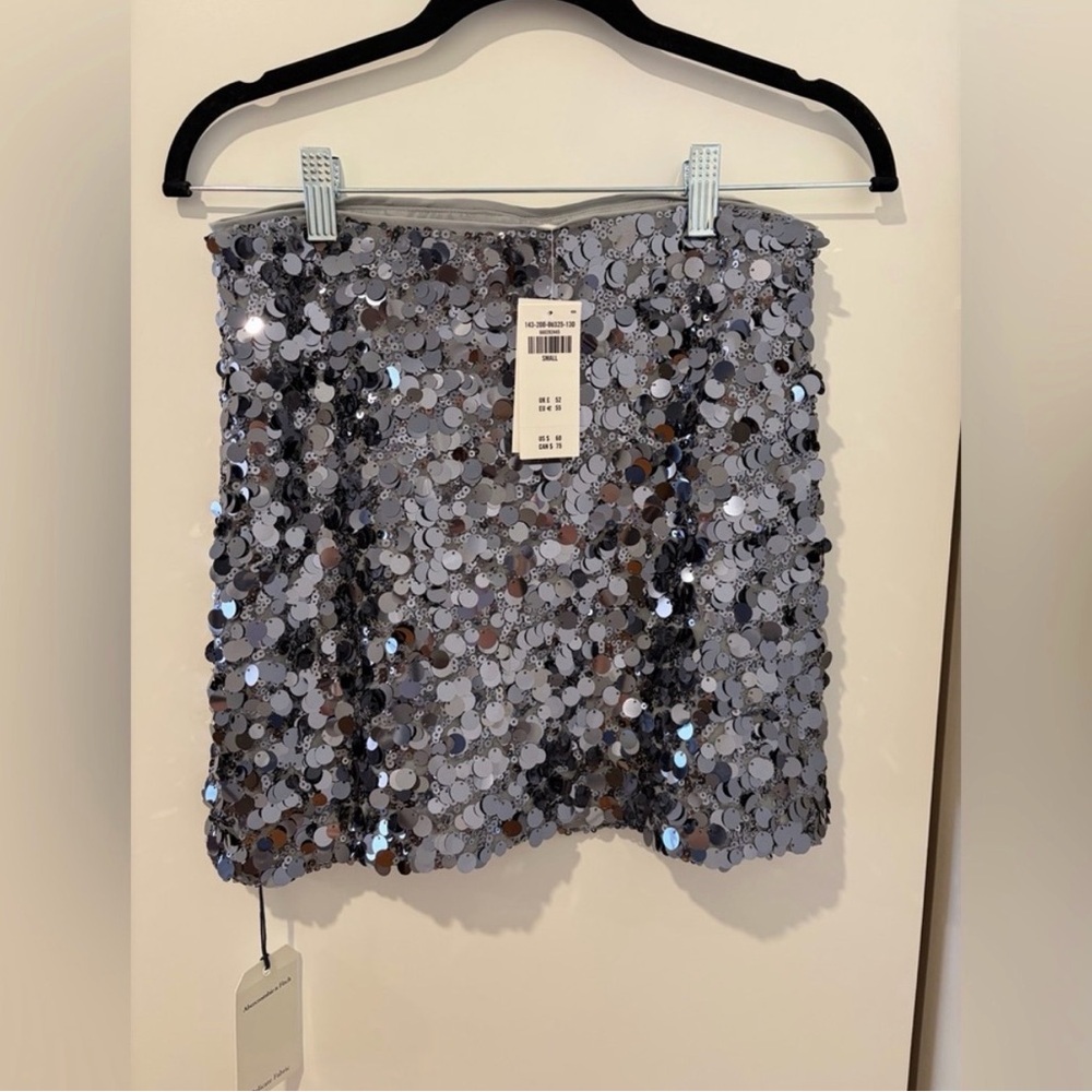 Abercrombie & Fitch Scarlett Sequin
Mini Skort - Picture 6 of 13